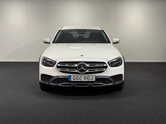Mercedes-Benz E220 d 2 of 5