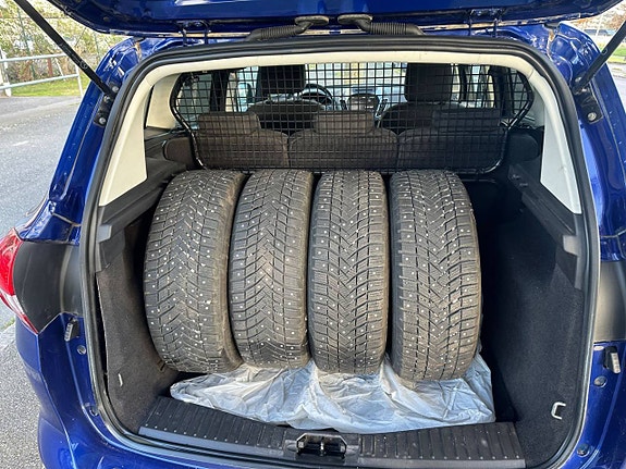 Ford C-Max 7 of 16