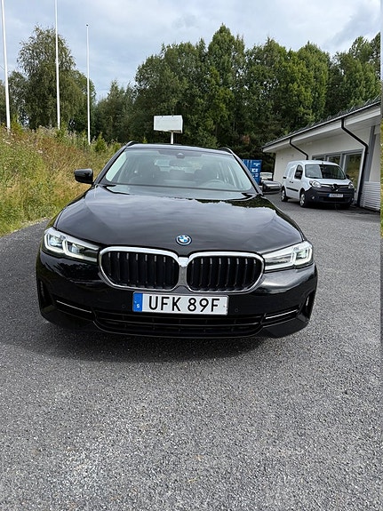 BMW 530e 2 of 5