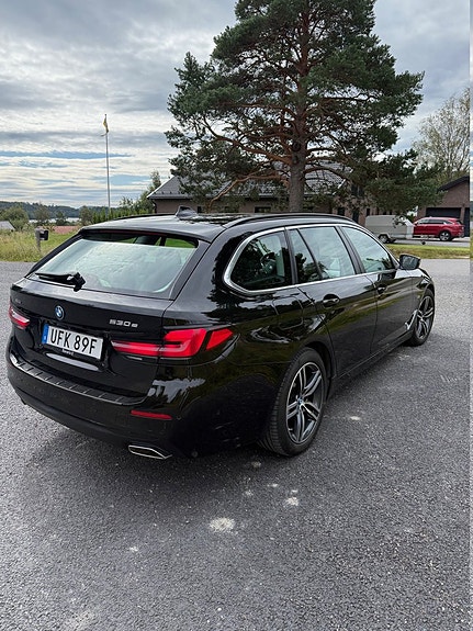BMW 530e 4 of 5