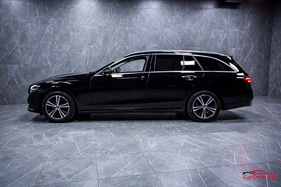Mercedes-Benz E220 4 of 5