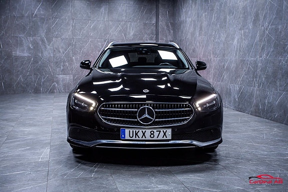 Mercedes-Benz E220 2 of 5
