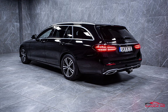 Mercedes-Benz E220 5 of 5