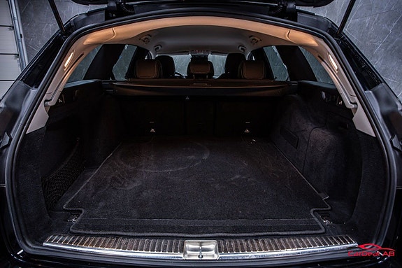 Mercedes-Benz E220 19 of 27