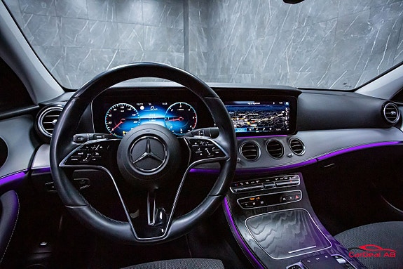 Mercedes-Benz E220 13 of 27