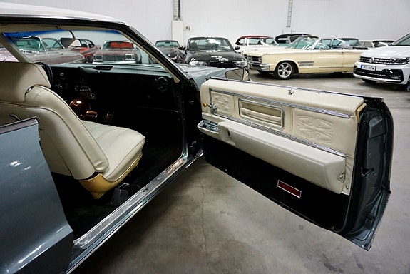 Oldsmobile Toronado 14 of 23