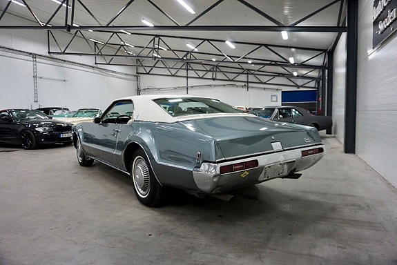 Oldsmobile Toronado 4 of 5