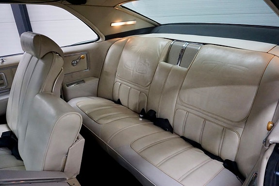 Oldsmobile Toronado 12 of 23