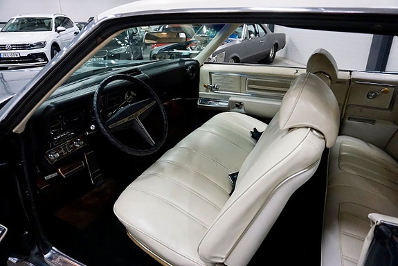 Oldsmobile Toronado 10 of 23