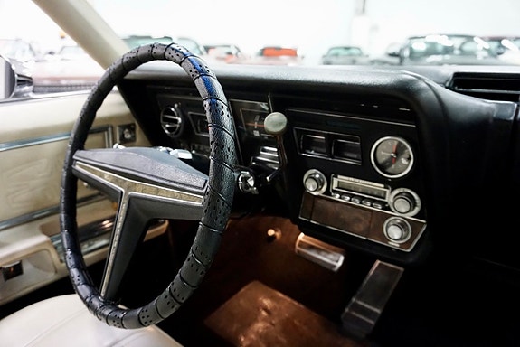 Oldsmobile Toronado 19 of 23