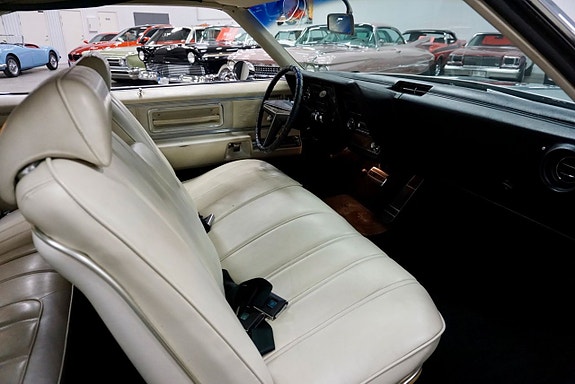 Oldsmobile Toronado 15 of 23