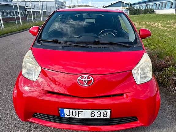 Toyota IQ 3 of 5