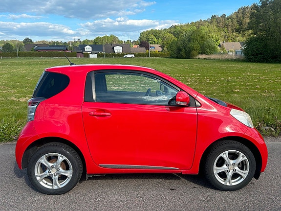 Toyota IQ 2 of 5
