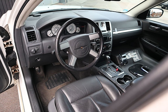 Chrysler 300C 10 of 23