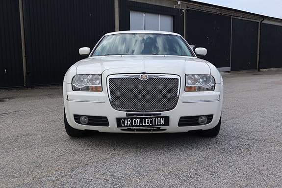 Chrysler 300C 4 of 23