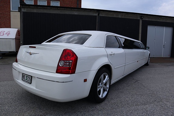 Chrysler 300C 6 of 23