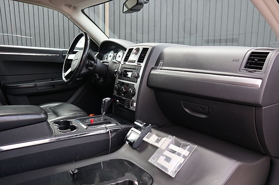 Chrysler 300C 17 of 23