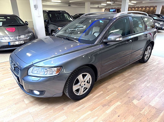 Volvo V50 2 of 5