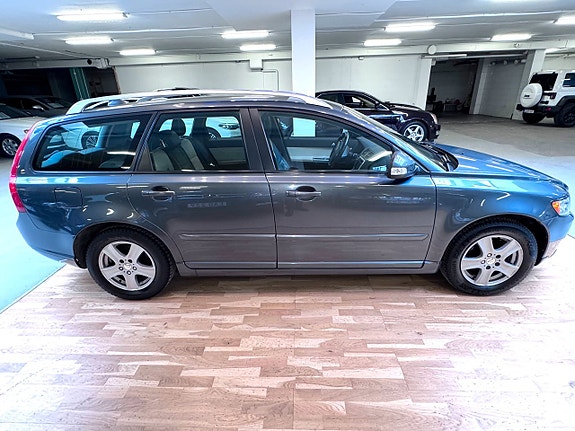 Volvo V50 3 of 5