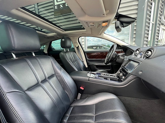 Jaguar XJ 5 of 8