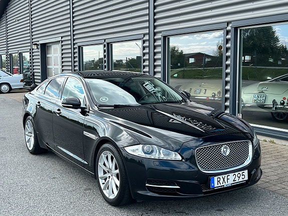 Jaguar XJ 2 of 8