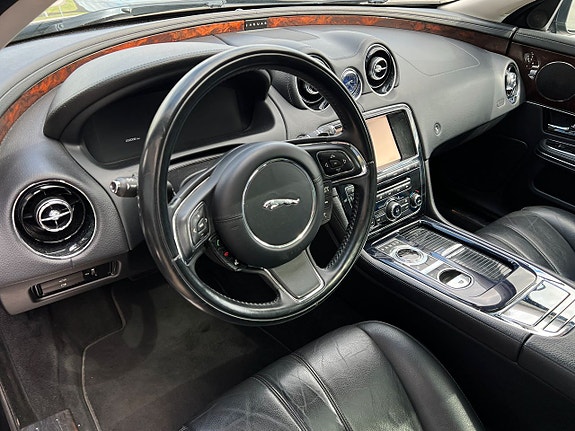 Jaguar XJ 7 of 8