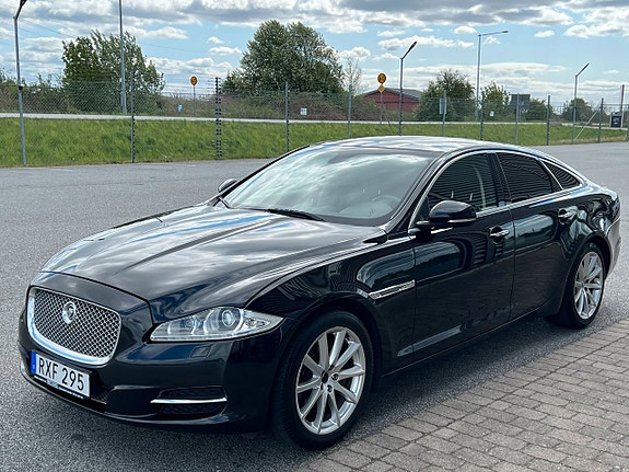 Jaguar XJ 3 of 8