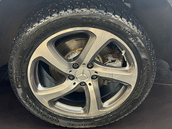 Mercedes-Benz GLC300 3 of 5