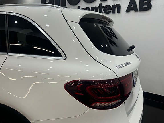 Mercedes-Benz GLC300 4 of 5