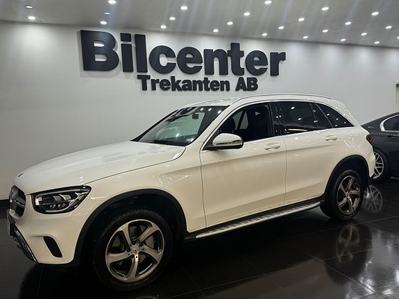 Mercedes-Benz GLC300 2 of 5