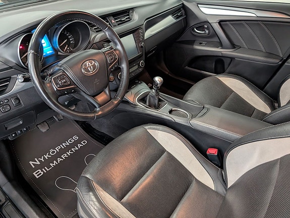 Toyota Avensis 7 of 18