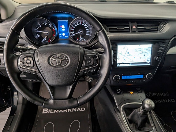 Toyota Avensis 8 of 18