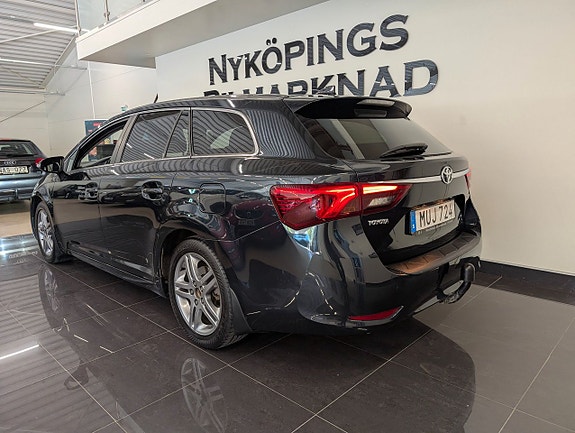 Toyota Avensis 4 of 5