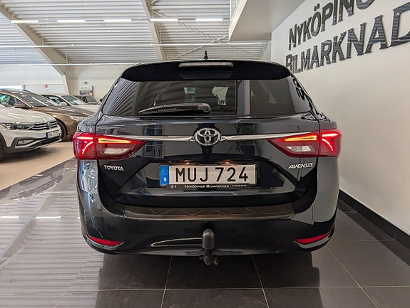 Toyota Avensis 5 of 5
