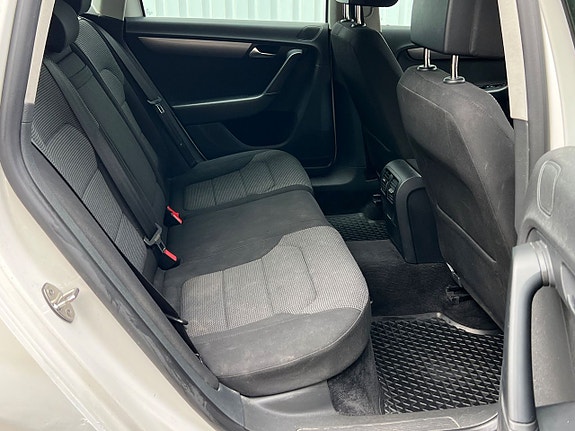 Volkswagen Passat 7 of 10