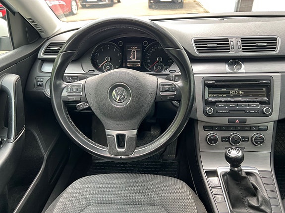 Volkswagen Passat 9 of 10