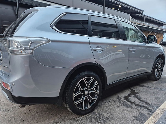 Mitsubishi Outlander 4 of 5