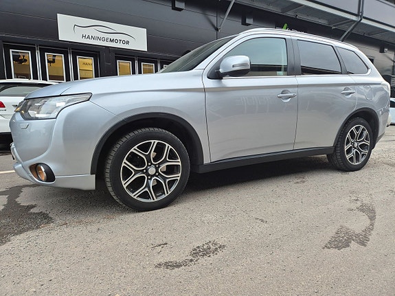 Mitsubishi Outlander 2 of 5