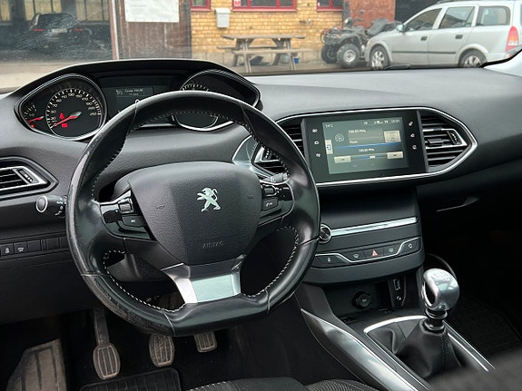 Peugeot 308 12 of 18
