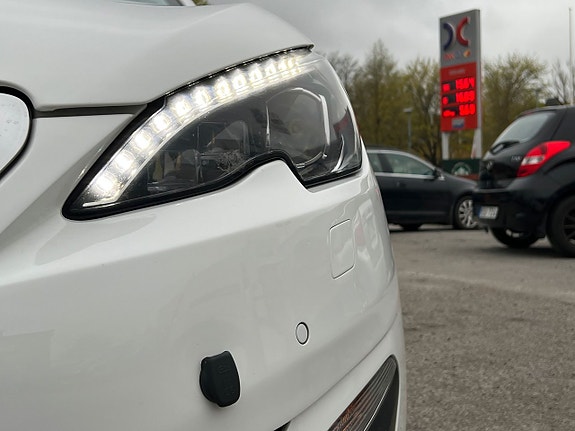 Peugeot 308 14 of 18