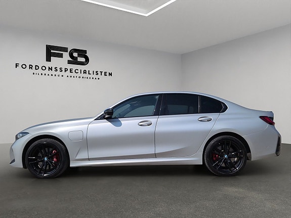 BMW 330e 7 of 27
