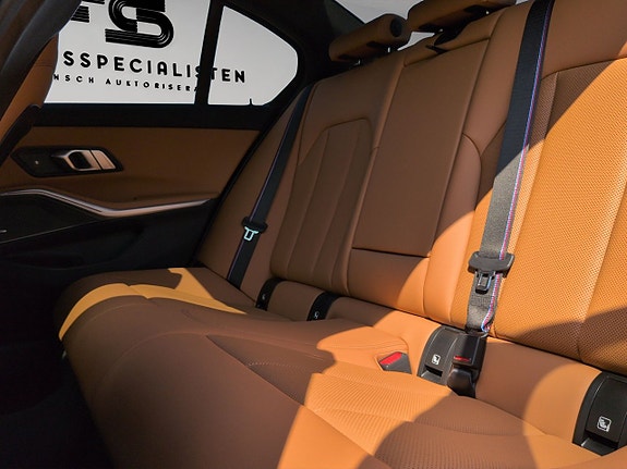 BMW 330e 14 of 27