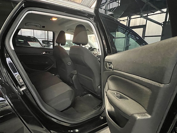 Peugeot 308 SW 10 of 16
