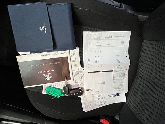 Peugeot 308 SW 12 of 16
