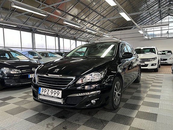 Peugeot 308 SW 2 of 5