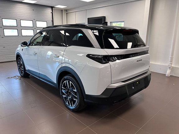 Peugeot 5008 3 of 5