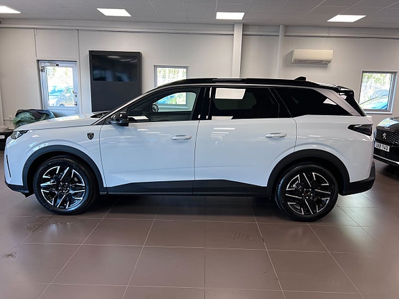 Peugeot 5008 2 of 5