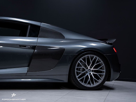 Audi R8 3 of 5