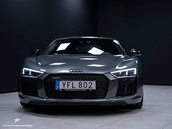 Audi R8 4 of 5