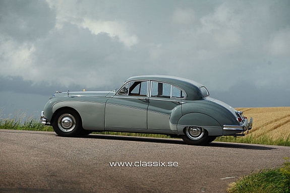 Jaguar Mark VIII 13 of 27